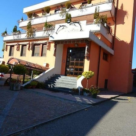 Albergo Ristorante Il Delfino Novara Exterior photo