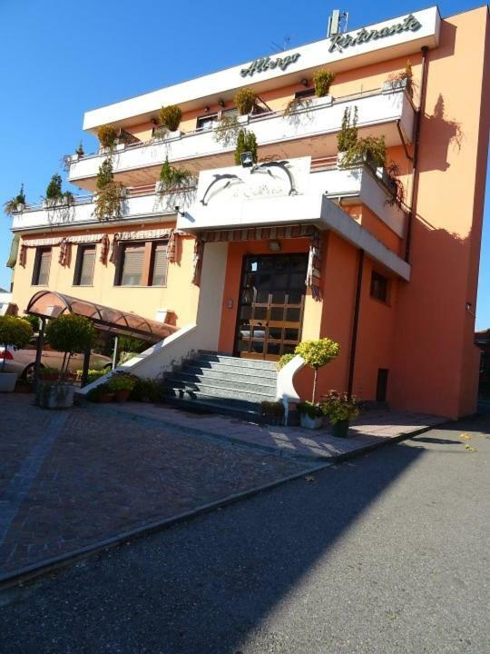 Albergo Ristorante Il Delfino Novara Exterior photo